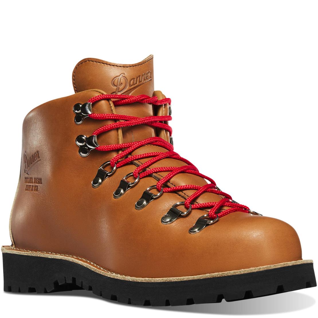 Men Hike | Danner Mountain Light Cascade