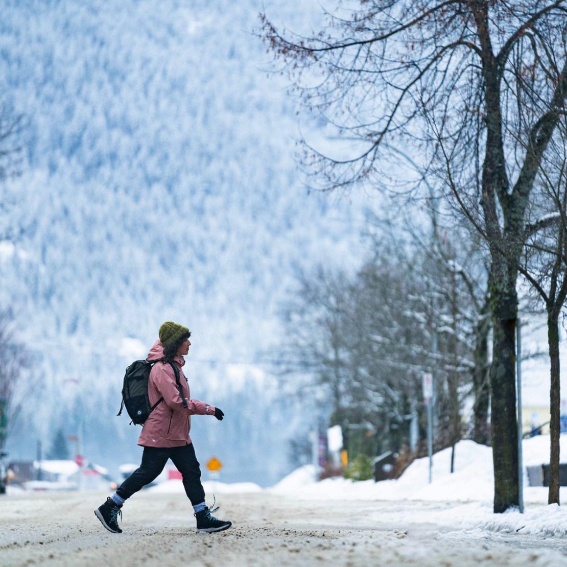 Women Hike | Danner Arctic 600 Side-Zip Black/spark Blue 200g